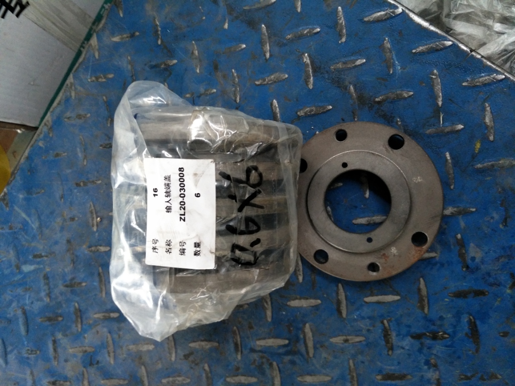 Крышка торцевая КПП BS428 (4110000038116, ZL20-030008)
