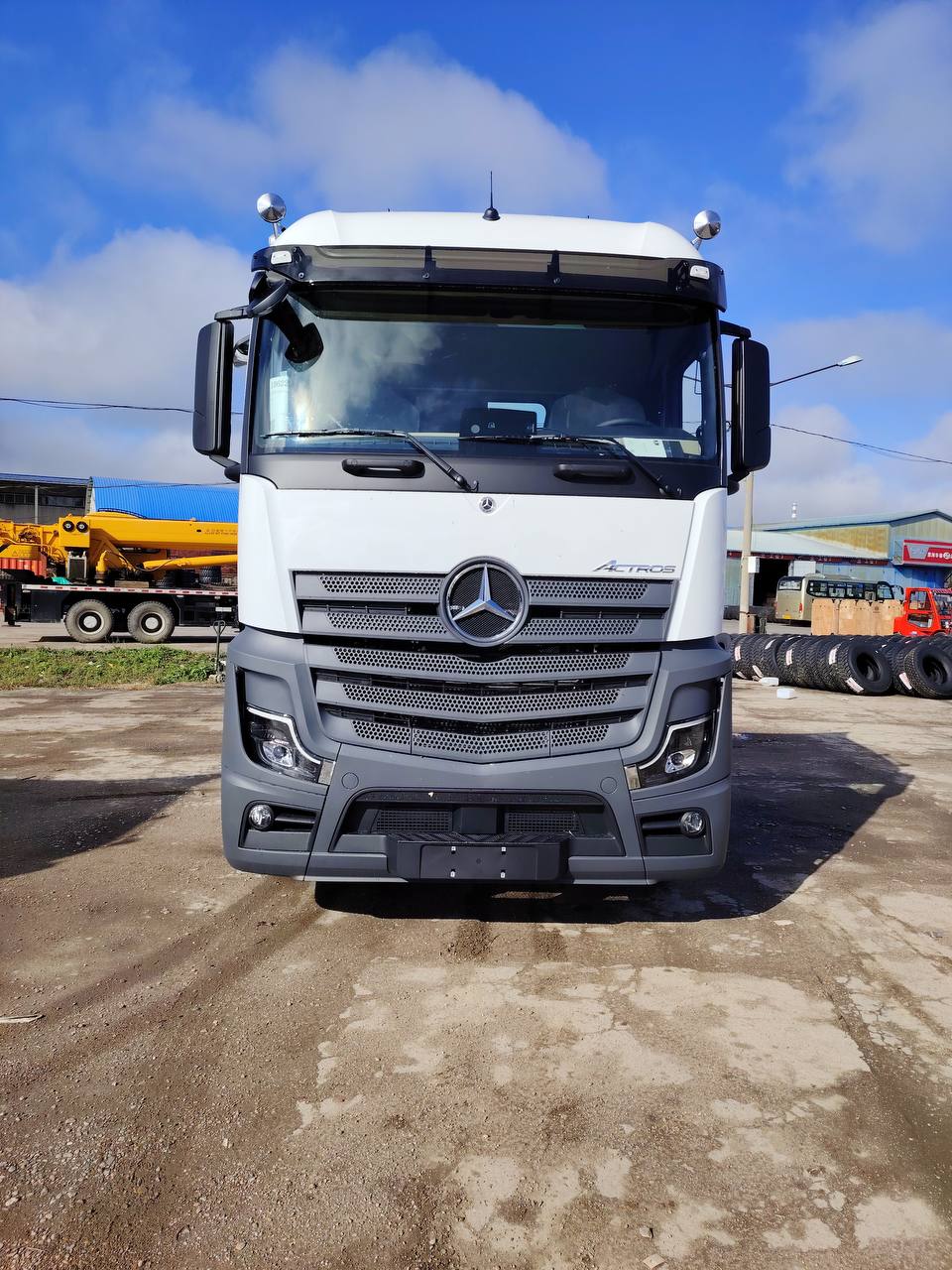 Тягач Mersedes 70 ACTROS 480