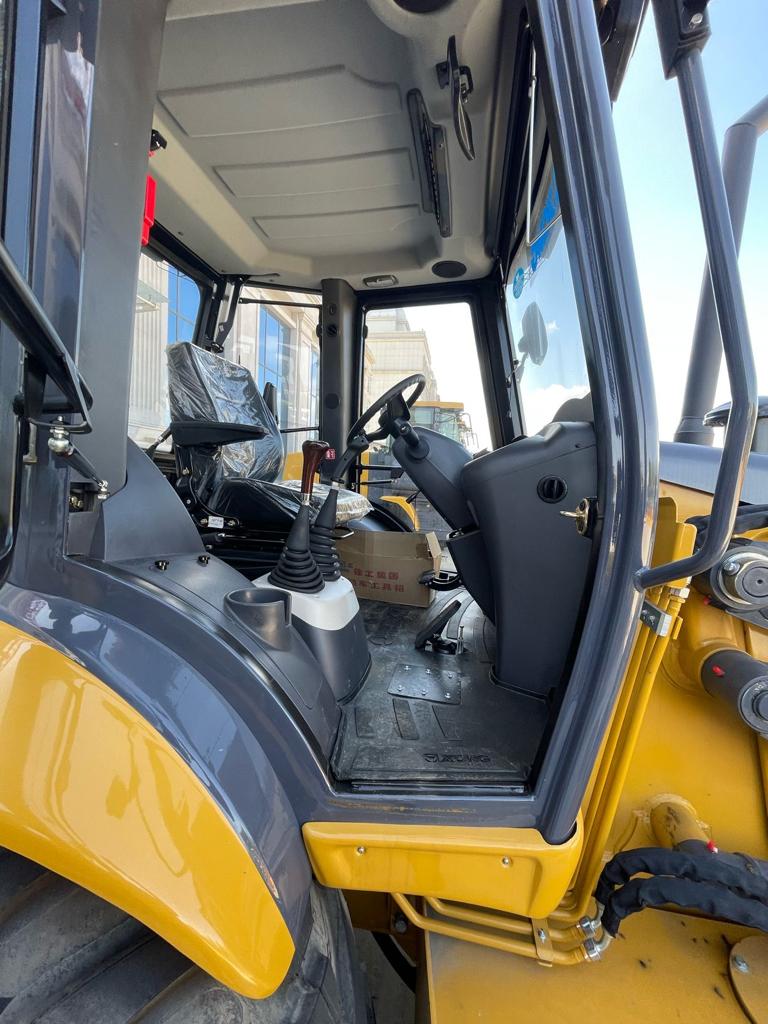 Экскаватор-погрузчик XCMG XC8-3570