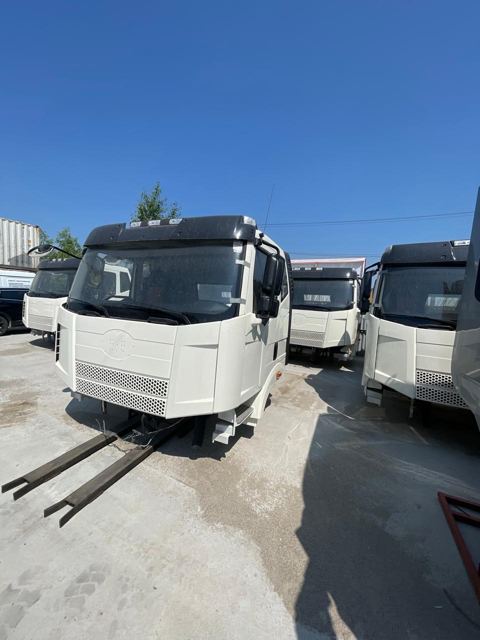 Кабина FAW J6 (не оригинал)
