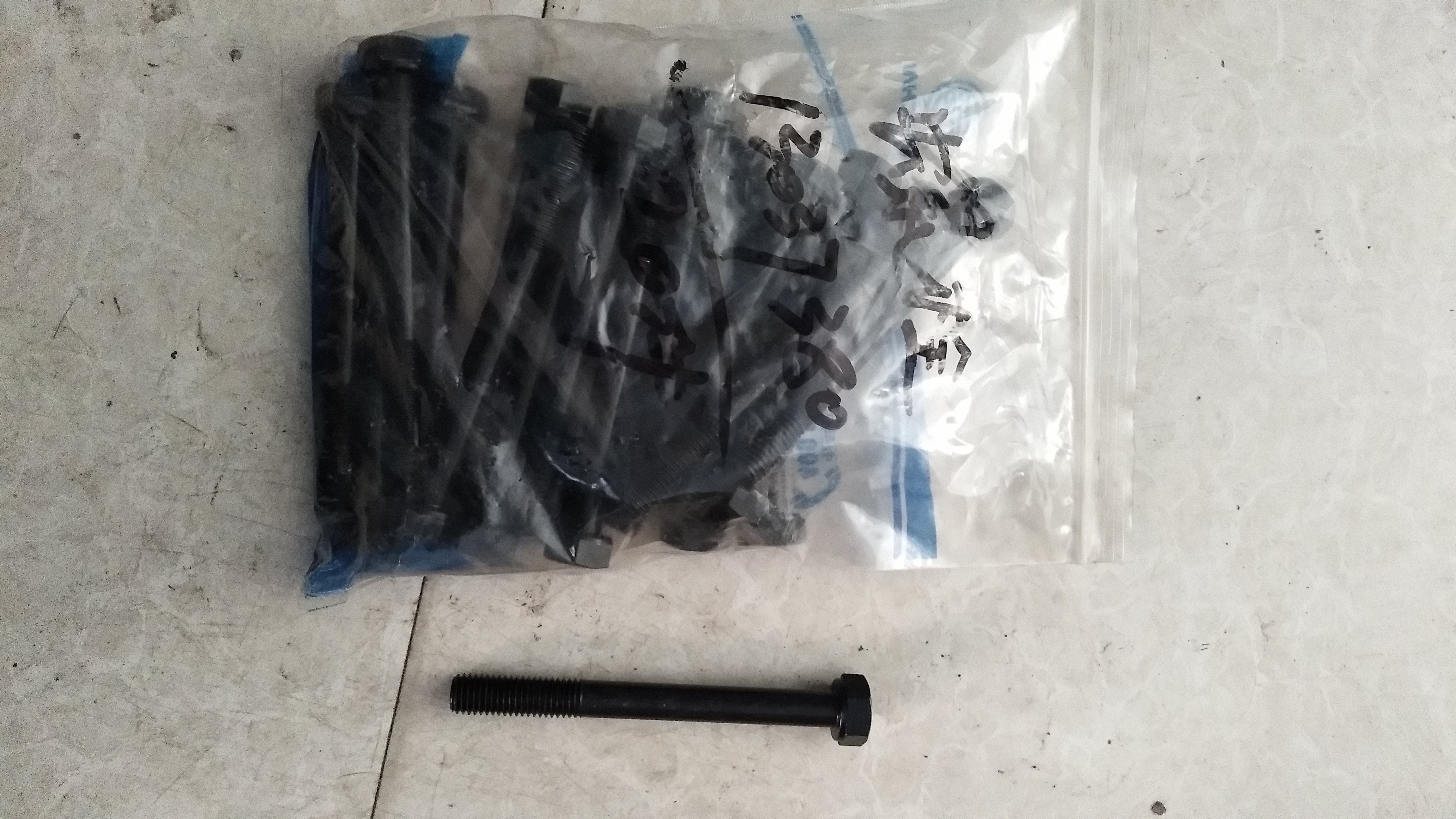 Болт коренной (M14*135) двигателя Weichai TD226, TBD226, WP6G, WP4G