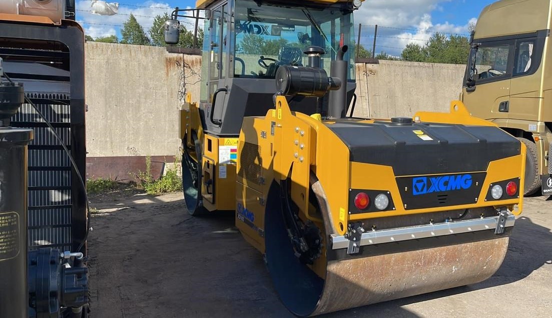 Каток XCMG XD103