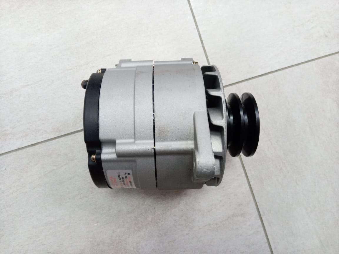 Генератор двигателя Yuchai YC6J125Z-T20, YC6108, YC6B125