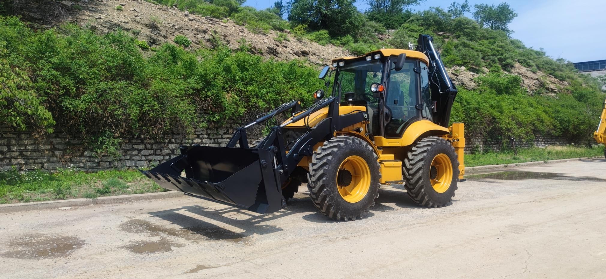 Эксковатор-погрузчик Harvey Tigre HT388H