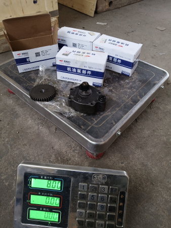 Насос масляный двигателя Yuchai YCD4J22G