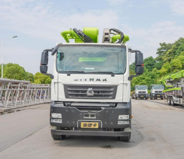 Автобетононасос Zoomlion 50X-6RZ  SITRAK 8x4