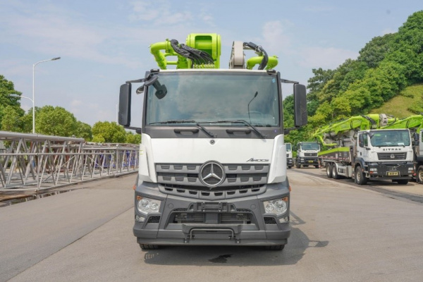 Автобетононасос Zoomlion 67X-6RZ Шасси Mercedes