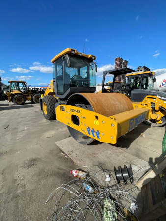Каток XCMG XS143