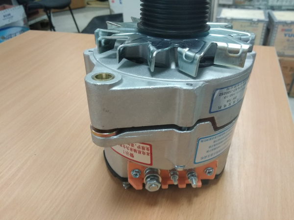 Генератор двигателя Shanghai D9-220, D6114 JFZ2503 (28V, 70A)