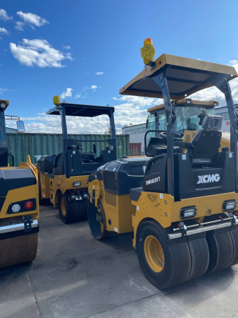 Каток XCMG XMR403VT