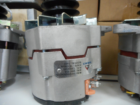 Генератор двигателя Weichai TD226B-6, WP6G125E22 (JFZ2517B два клиновых ремня 28V, 55A)