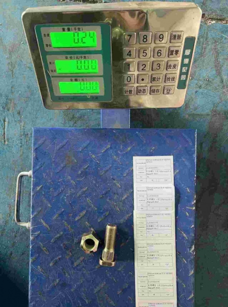 Шпилька колёсная ZL30, NEO300, HZM300 в комплекте с гайкой