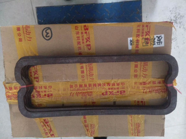 Прокладка крышки клапанов двигателя Yuchai YC6108G, YC6B125  (резина) (B7304-1003022, J3200-1003022A, 6105Q-1003022, 4110001060234)