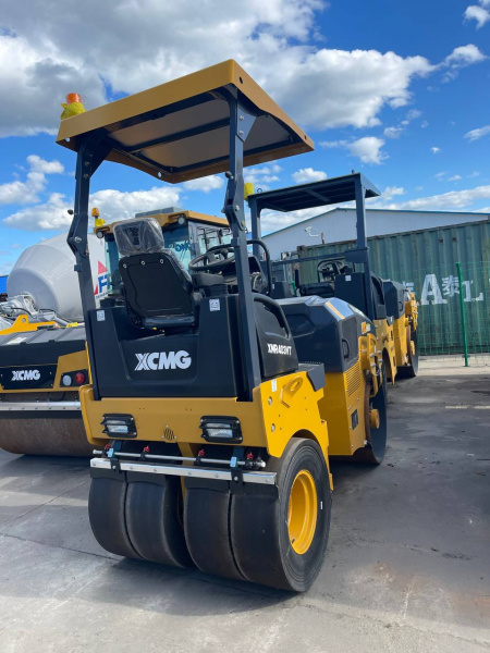 Каток XCMG XMR403VT