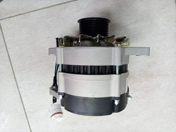 Генератор двигателя Yuchai YC4D80 (D7019-3701100, 4110000560208)