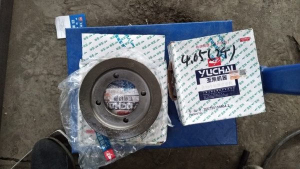 Шкив коленвала двигателя Yuchai YC6108G, YC6B125  (640-1005031B, 640-1005031A)