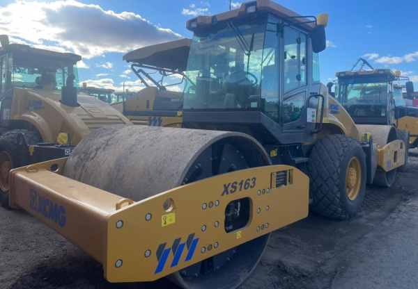 Каток XCMG XS163