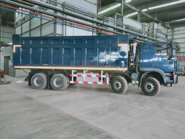 Самосвал HONGYAN GENLYON C500 8X4